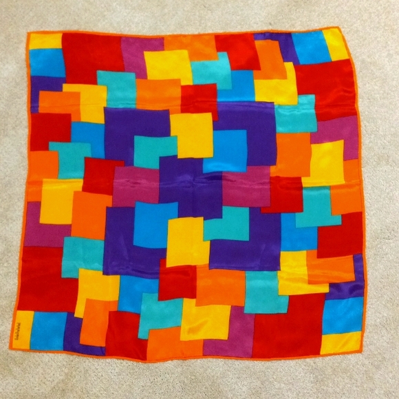 Oscar de la Renta Accessories - Dominican Fashion Designer OSCAR DE LA RENTA Bold  Geometric Pattern Sil…